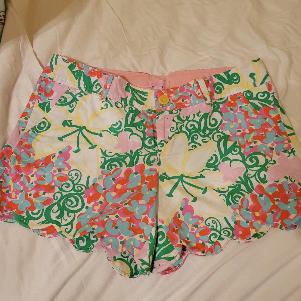 Lilly Pulitzer size 8 floral scalloped hem shorts Hydrangea butterfly garden